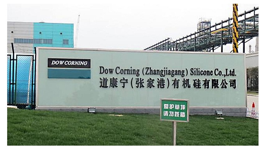 張家港道康寧使用薩都固定奇擋煙垂壁、特級(jí)防火卷簾門(mén)